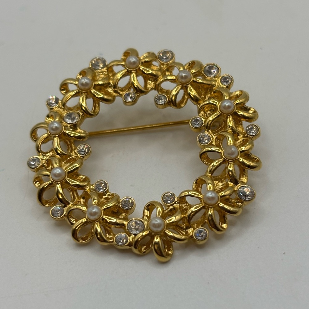 Vintage Wreath Faux Pearl and Rhinestone brooch